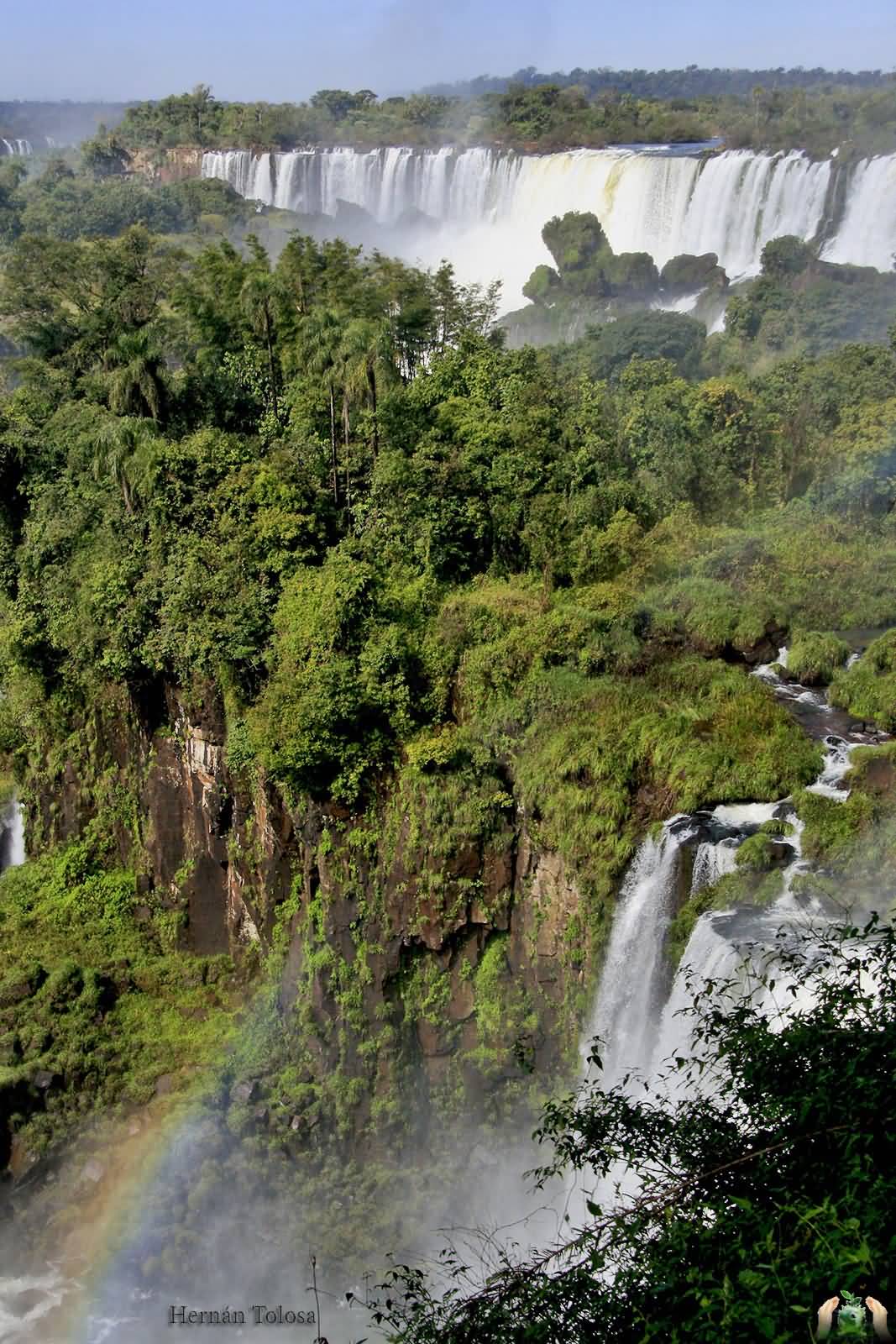 Iguazu falls by Hernán Tolosa